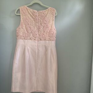 Stunning color, flattering style, comfortable dress